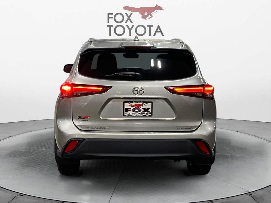 used 2022 Toyota Highlander car, priced at $34,710