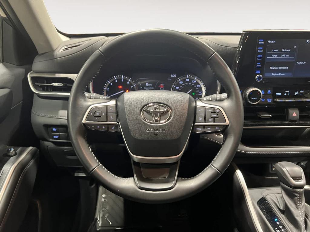 used 2022 Toyota Highlander car, priced at $39,821