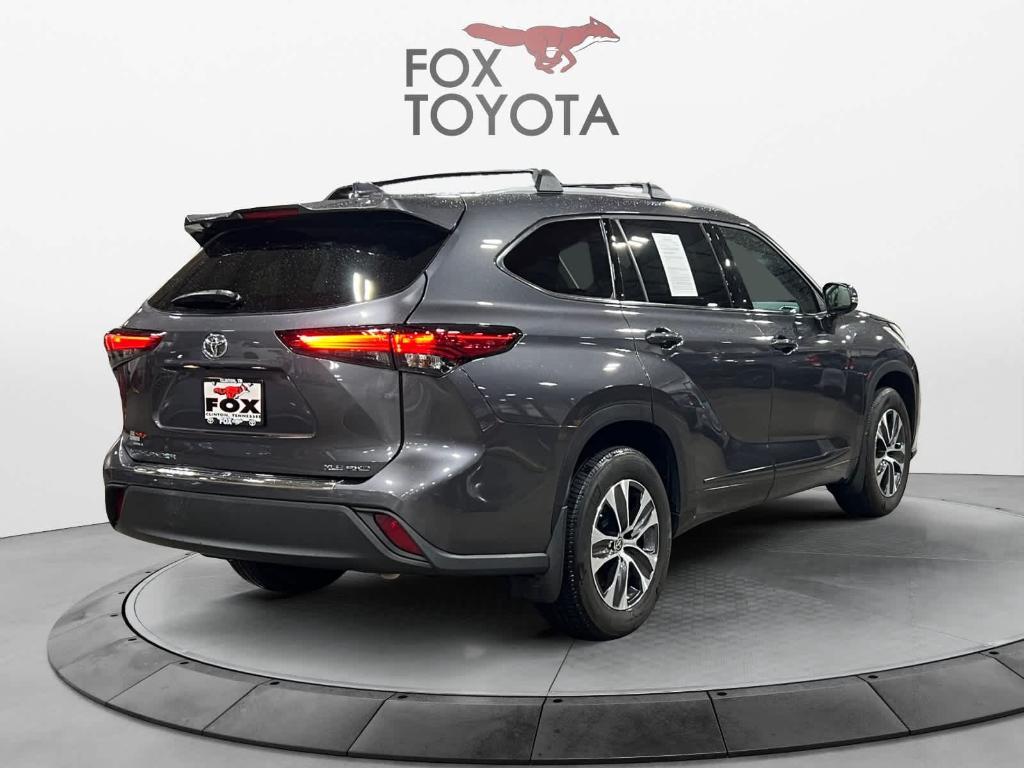 used 2022 Toyota Highlander car, priced at $39,821