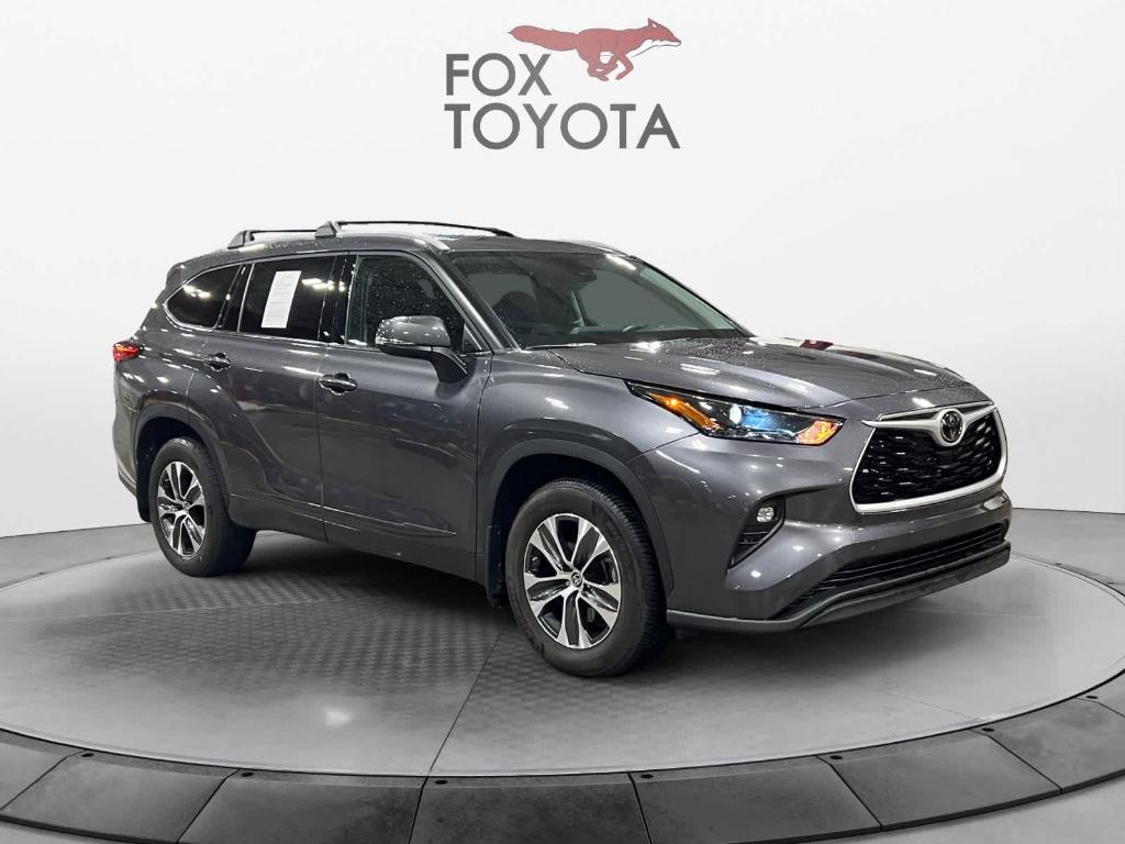 used 2022 Toyota Highlander car, priced at $39,821