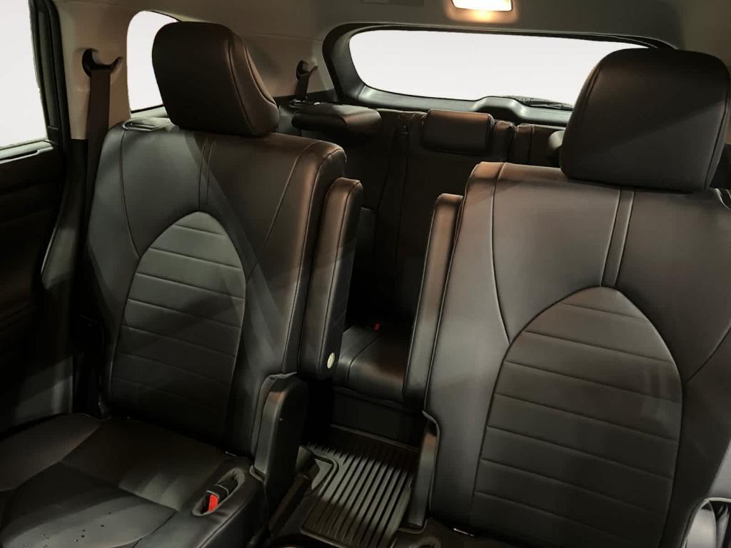 used 2022 Toyota Highlander car, priced at $39,821