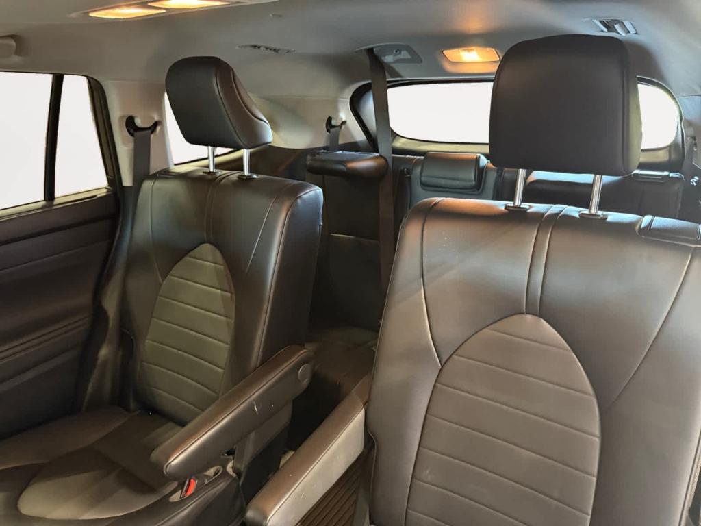 used 2022 Toyota Highlander car, priced at $39,021