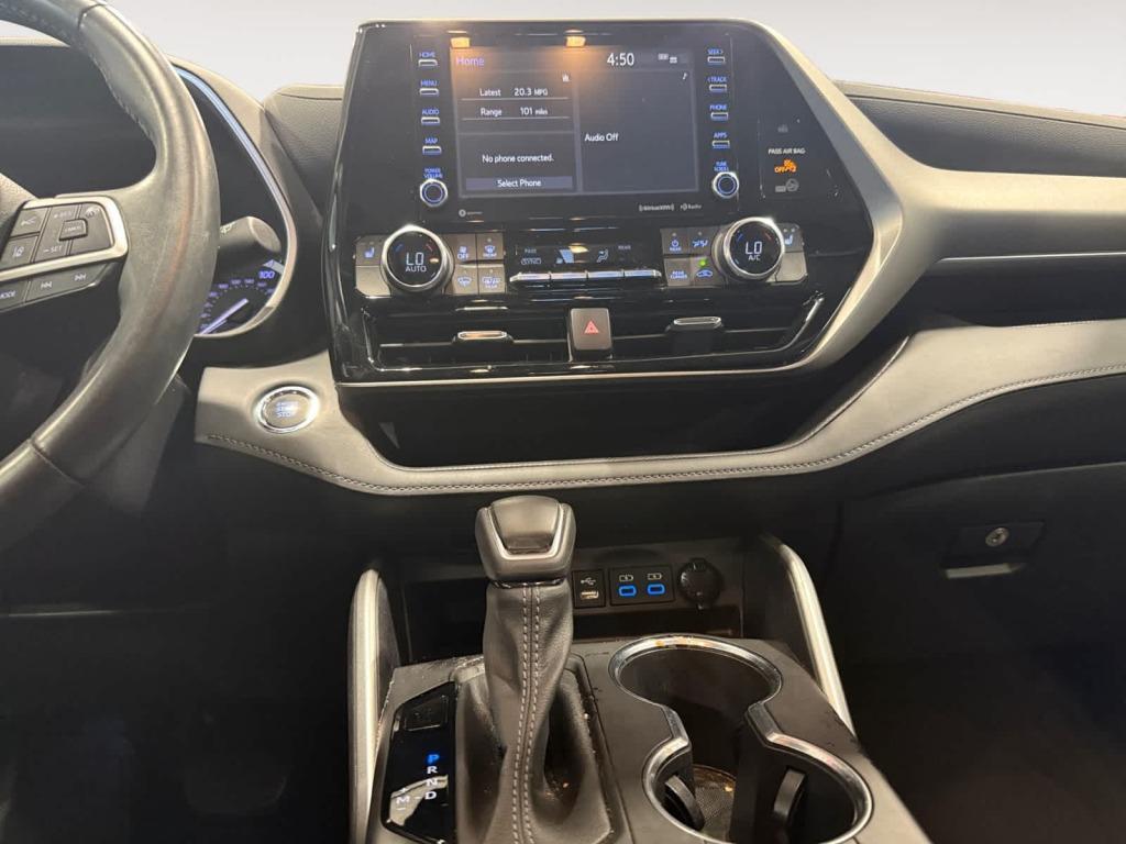 used 2022 Toyota Highlander car, priced at $39,021