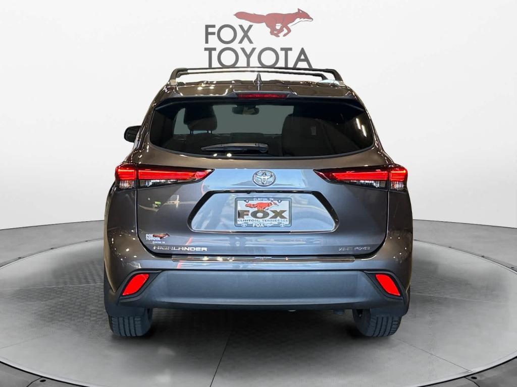 used 2022 Toyota Highlander car, priced at $39,021