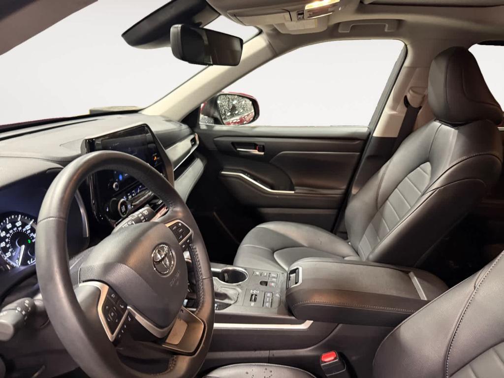 used 2024 Toyota Highlander car, priced at $44,449