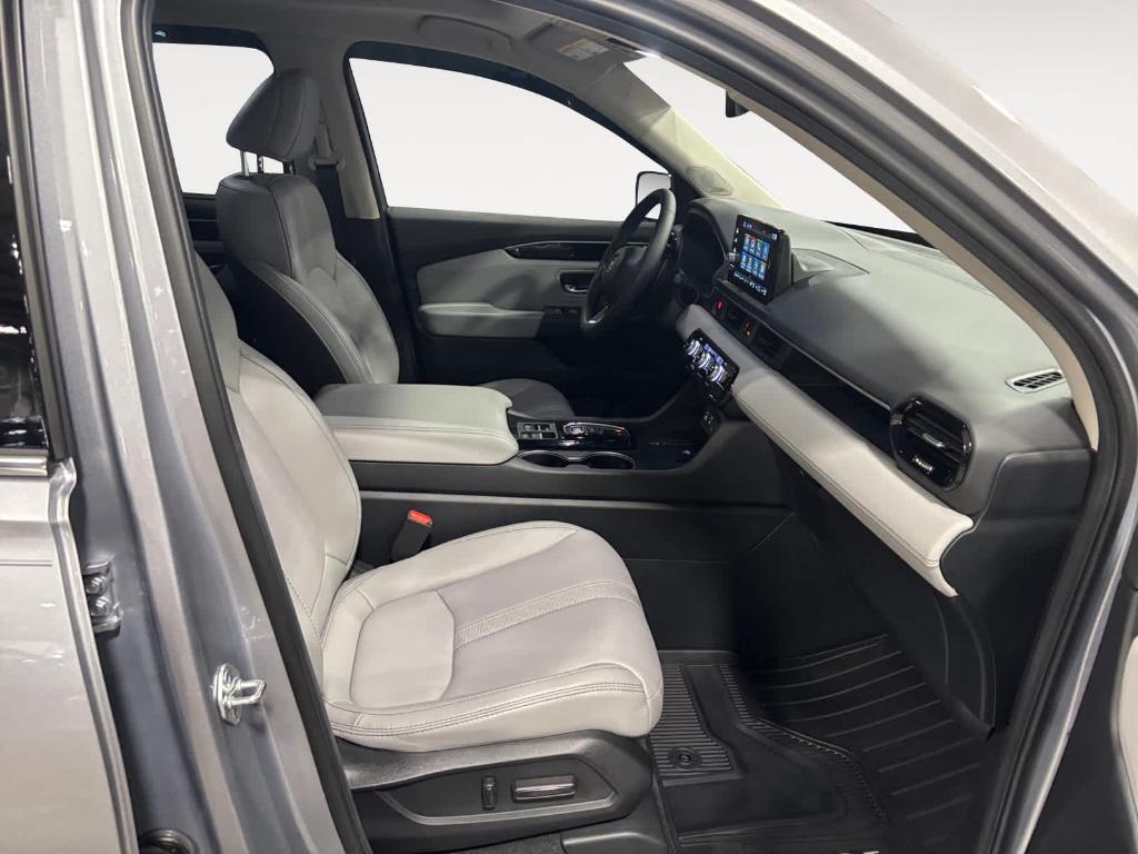used 2025 Honda Pilot car, priced at $48,273
