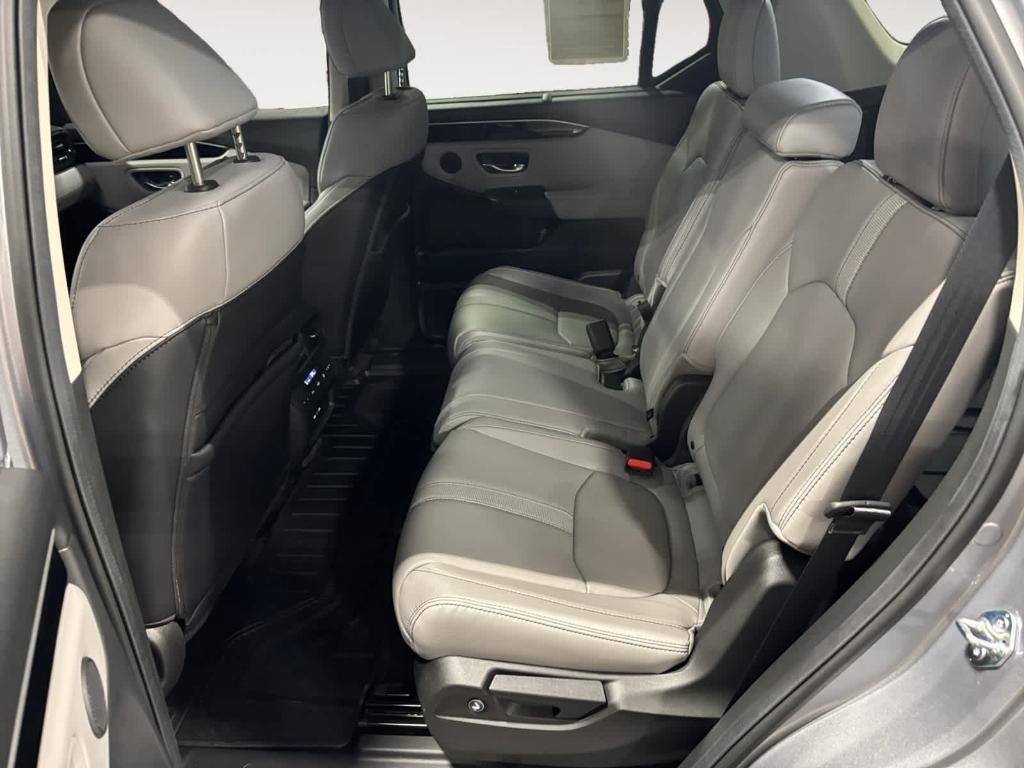 used 2025 Honda Pilot car, priced at $48,273