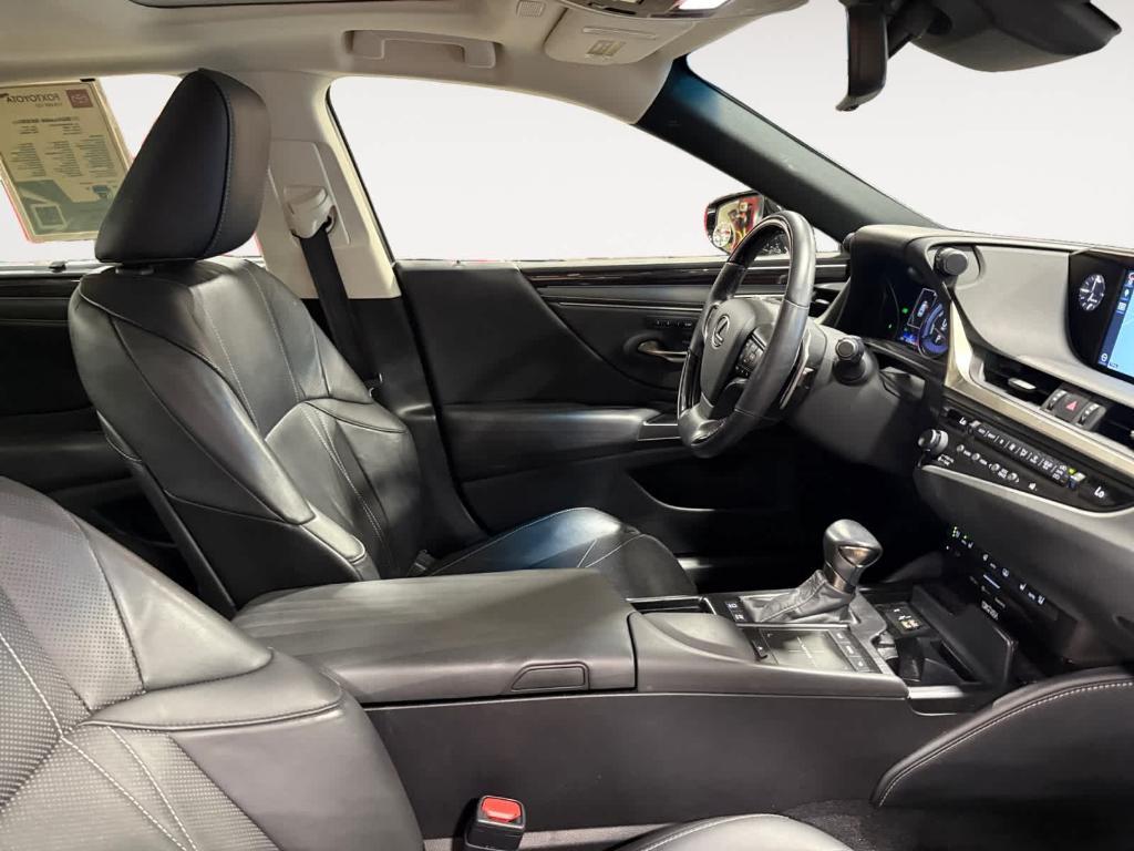 used 2019 Lexus ES 300h car, priced at $32,121