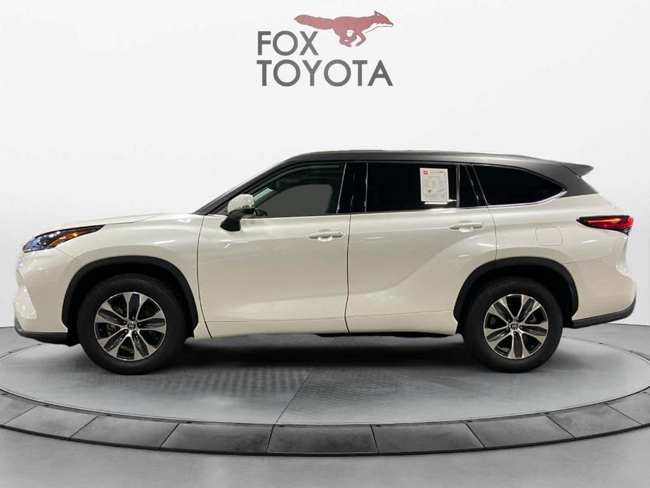 used 2021 Toyota Highlander car, priced at $31,900