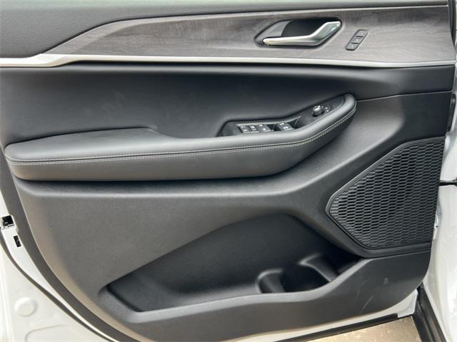 new 2025 Jeep Grand Cherokee car, priced at $52,446