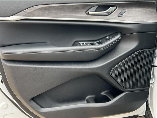 new 2025 Jeep Grand Cherokee L car, priced at $53,796