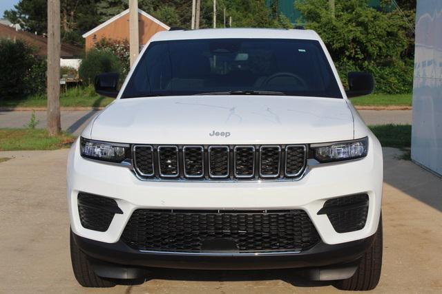 new 2024 Jeep Grand Cherokee car, priced at $42,999