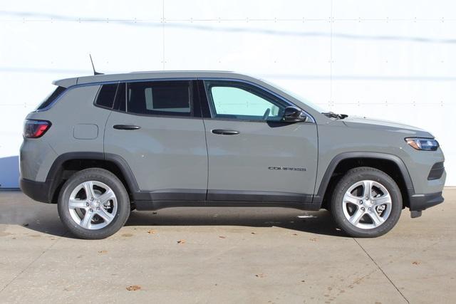 new 2024 Jeep Compass car, priced at $29,500