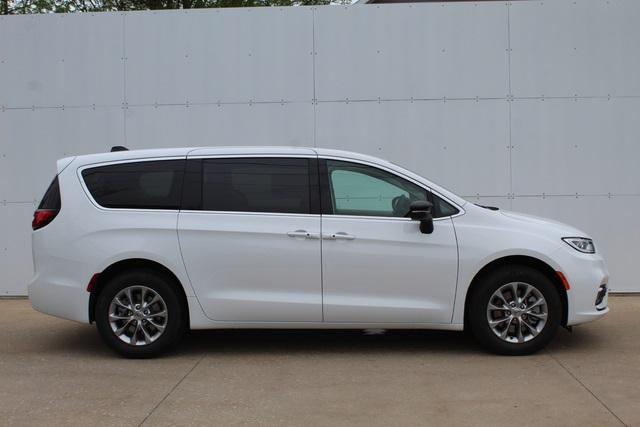 new 2024 Chrysler Pacifica car, priced at $43,995