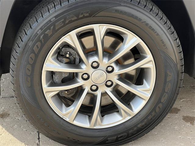used 2021 Jeep Cherokee car, priced at $18,990