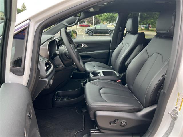 new 2025 Chrysler Pacifica car, priced at $44,445