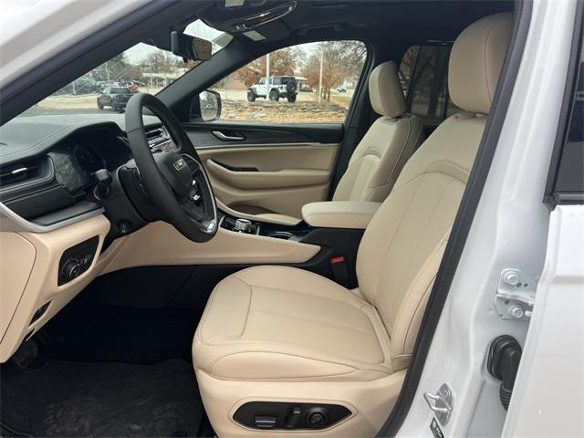 new 2025 Jeep Grand Cherokee L car, priced at $56,526
