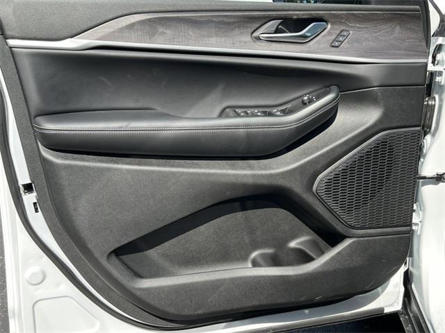 new 2025 Jeep Grand Cherokee car, priced at $52,446