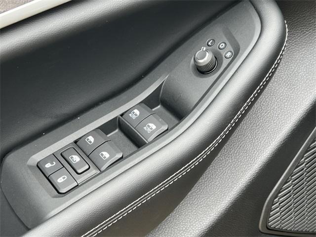 new 2025 Jeep Grand Cherokee car, priced at $46,942