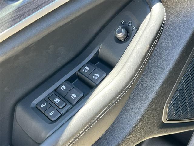 new 2025 Jeep Grand Cherokee car, priced at $50,391