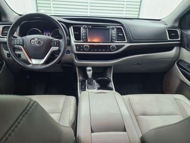 used 2016 Toyota Highlander car