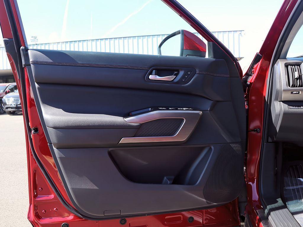 new 2025 Nissan Pathfinder car, priced at $57,605