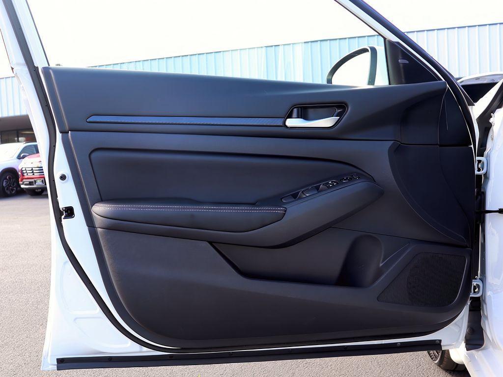 new 2025 Nissan Altima car, priced at $29,999