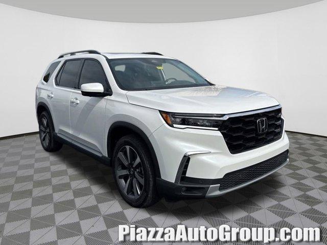 used 2025 Honda Pilot car, priced at $52,998