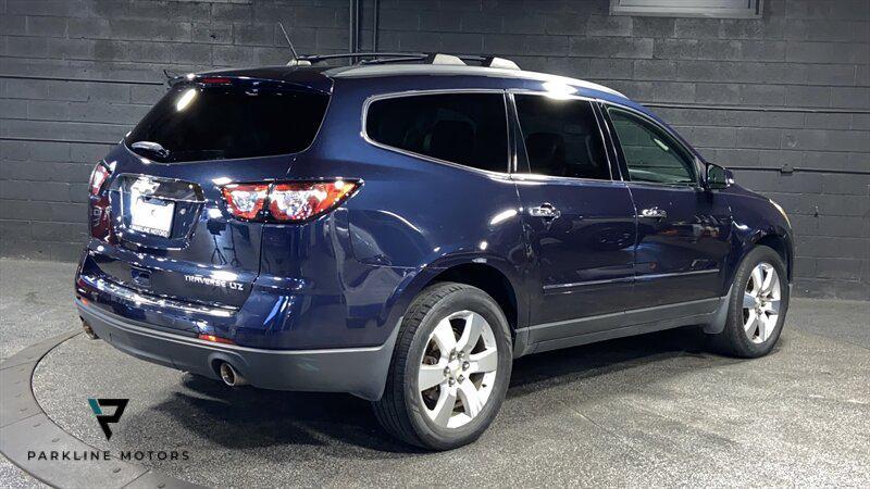 used 2015 Chevrolet Traverse car, priced at $7,000