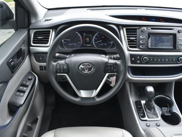 used 2019 Toyota Highlander car, priced at $21,490