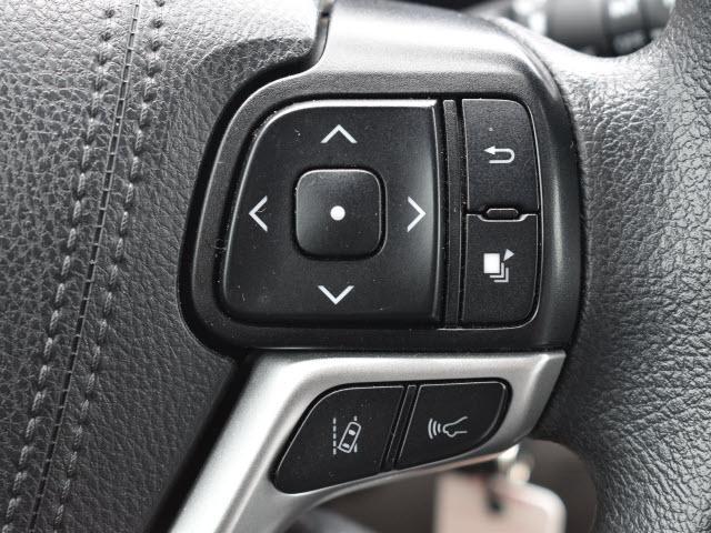 used 2019 Toyota Highlander car, priced at $21,490