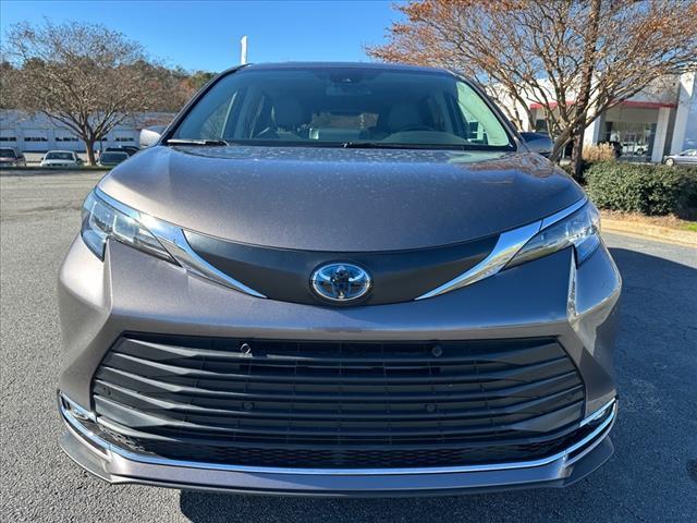 used 2022 Toyota Sienna car, priced at $42,980