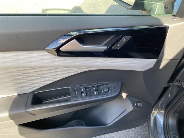 used 2022 Volkswagen Taos car