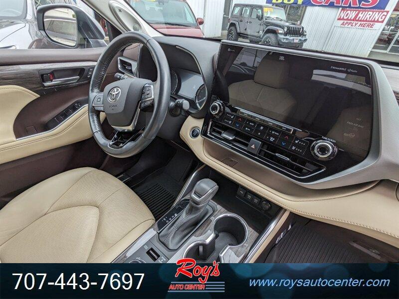 used 2021 Toyota Highlander car, priced at $43,995