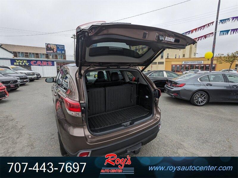 used 2018 Toyota Highlander Hybrid car, priced at $30,995