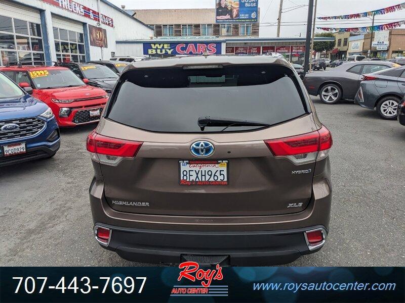 used 2018 Toyota Highlander Hybrid car, priced at $30,995
