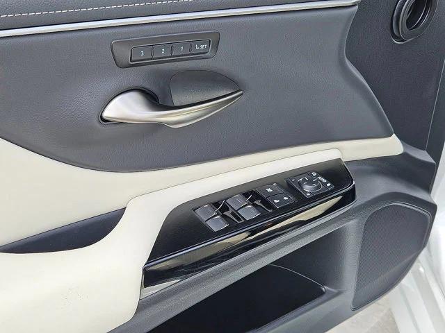 new 2025 Lexus ES 300h car, priced at $48,069