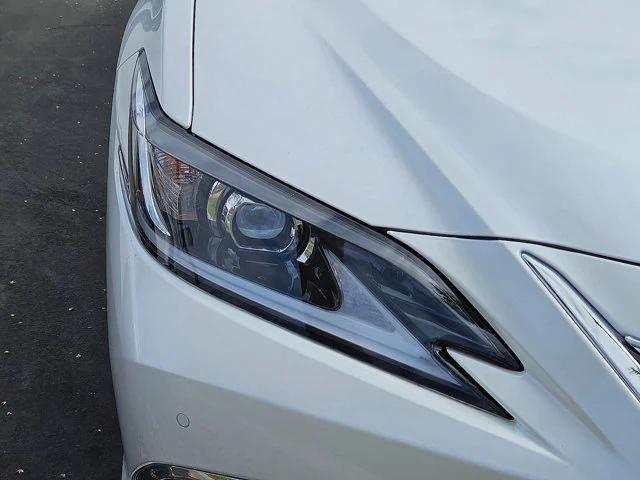 new 2025 Lexus ES 300h car, priced at $48,069