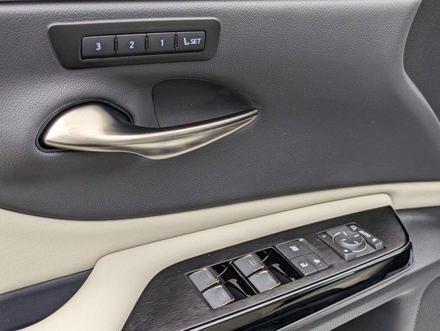 new 2025 Lexus ES 300h car, priced at $48,565
