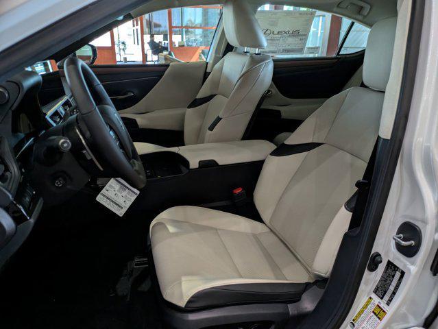 new 2025 Lexus ES 300h car, priced at $47,652