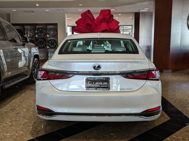 new 2025 Lexus ES 300h car, priced at $47,652