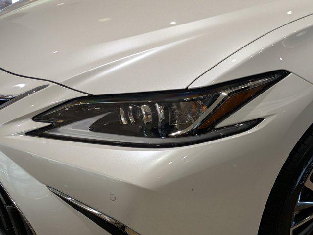 new 2025 Lexus ES 300h car, priced at $47,652