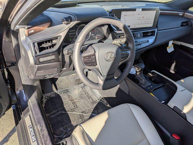 new 2025 Lexus ES 300h car, priced at $51,549