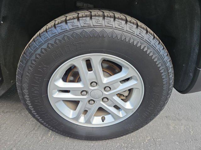 used 2024 Jeep Grand Cherokee car, priced at $23,143