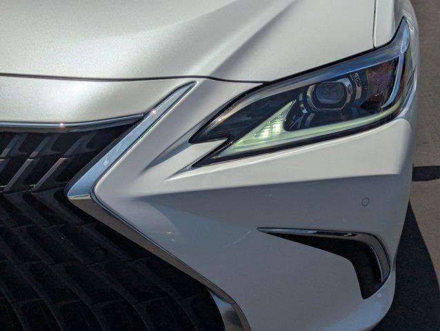new 2025 Lexus ES 300h car, priced at $46,152