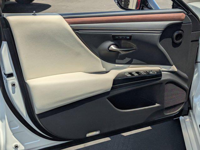 new 2025 Lexus ES 300h car, priced at $46,152