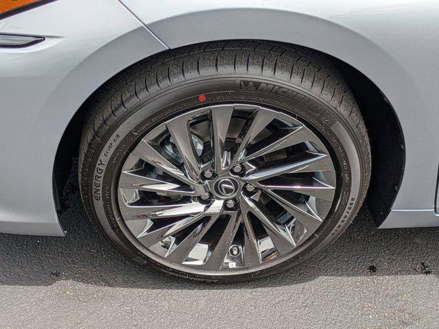 new 2025 Lexus ES 300h car, priced at $55,905