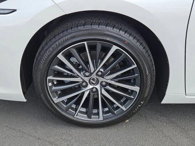 new 2025 Lexus ES 300h car, priced at $48,069
