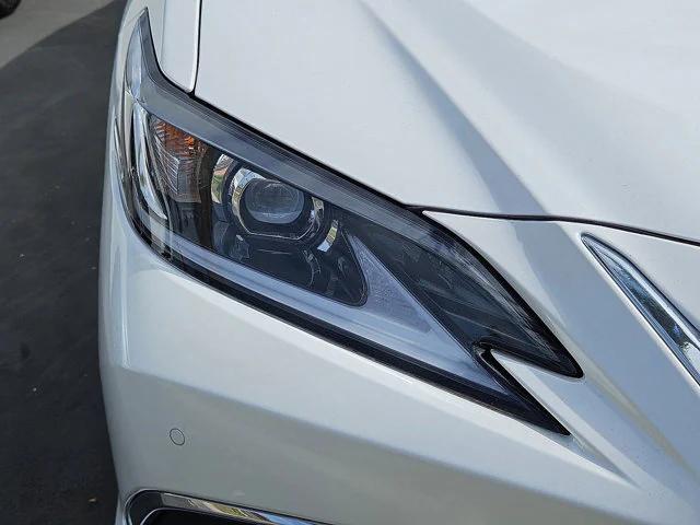 new 2025 Lexus ES 300h car, priced at $48,069