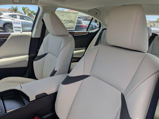 new 2025 Lexus ES 300h car, priced at $46,272